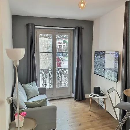 Wonderhost, Quartier Historique Et Populaire Du Chateau De *