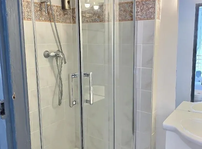 Wonderhost, Quartier Historique Et Populaire Du Chateau De Apartman